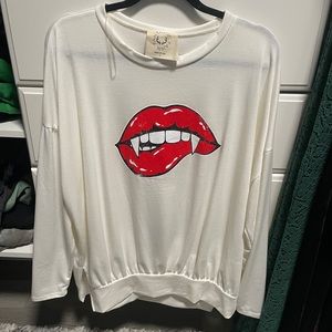 Fantastic Fawn vampire lips top
